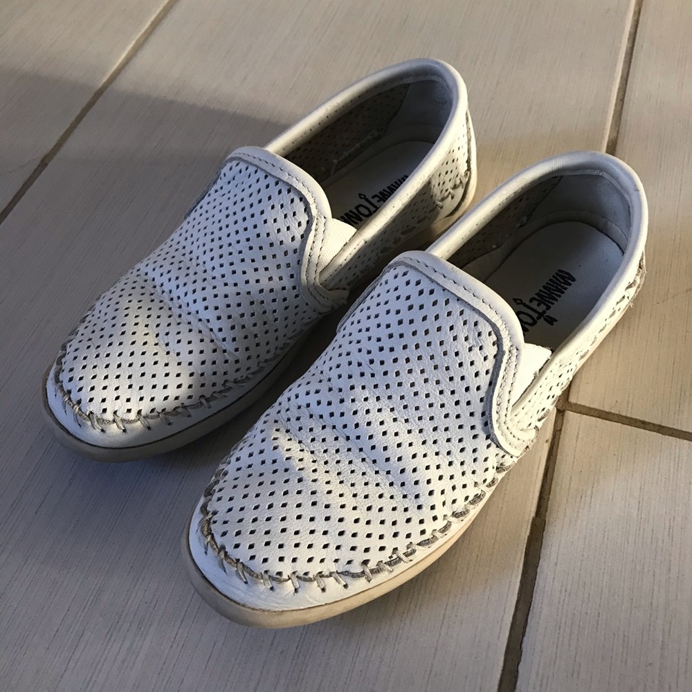 Minnetonka white casual shoes